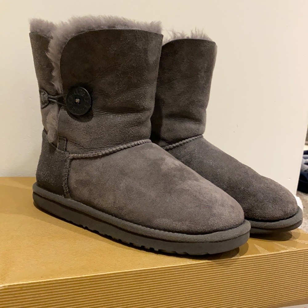 Grey Bailey button Ugg’s